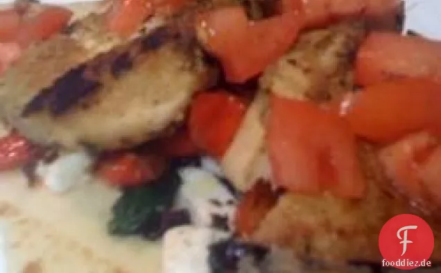 Auberginen, gerösteter Pfeffer und Huhn Pitas