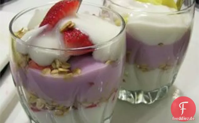 Vanille-Beeren-Parfaits