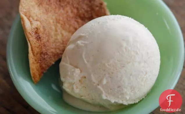 Zimt-Eis mit Zimt-Chips