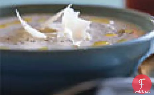 Blumenkohlsuppe mit Pecorino Romano und Trüffelöl