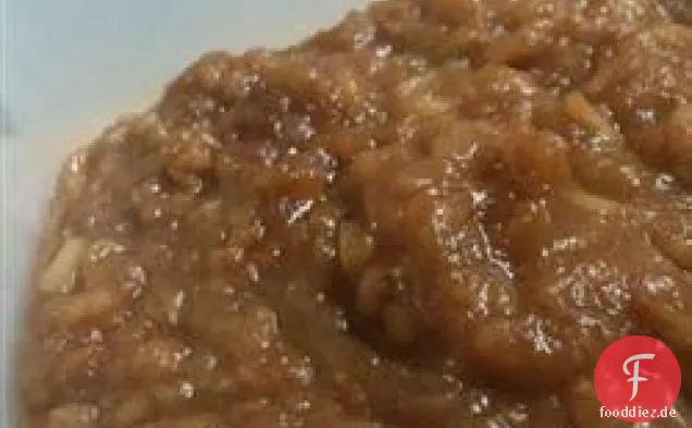 Langsam gekochte Apfel-Pfirsich-Sauce