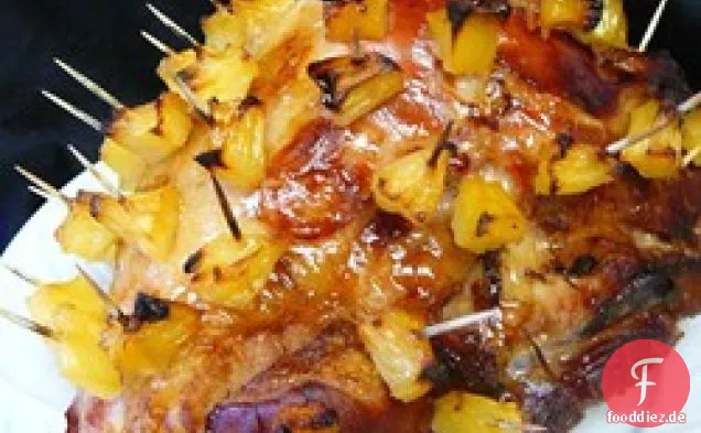 Brauner Zucker und Ananas glasierter Schinken