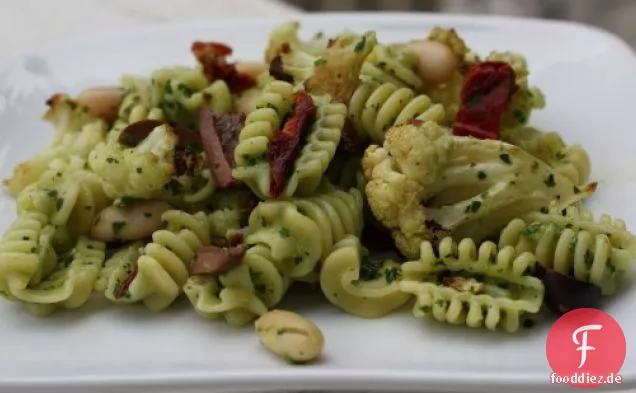 Pasta mit geröstetem Blumenkohl und Petersilienpesto