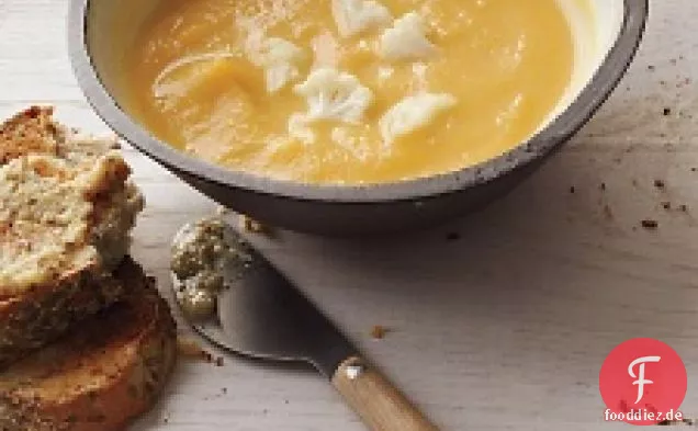 Geröstete Butternut-Kürbis-Suppe mit Blumenkohl, karamellisierte Oni