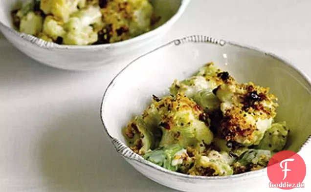 Blumenkohlkäse mit knusprigem Salbei-Topping