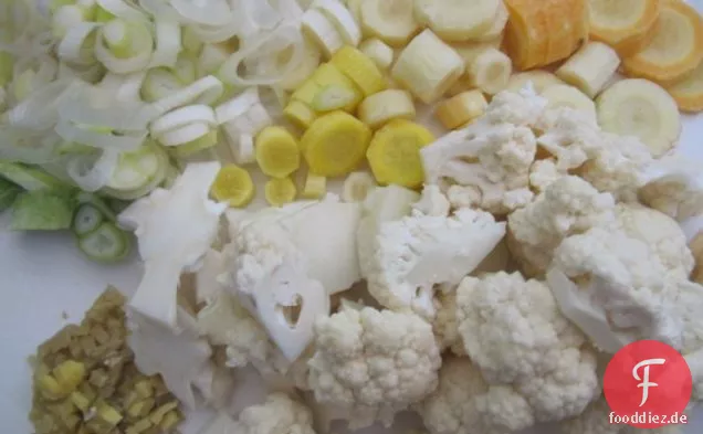 Gekühlte Blumenkohl-Karottensuppe mit Ingwer