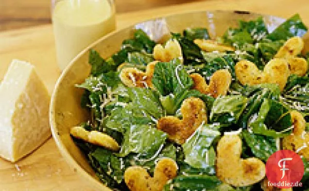 Caesar Salat mit Herz Croutons