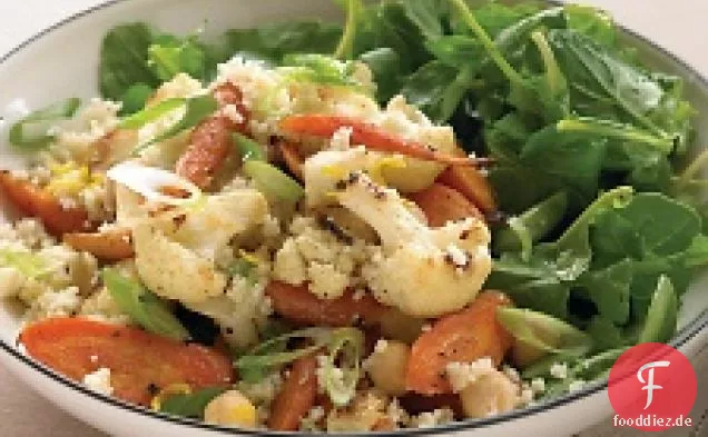Couscous-Salat mit gebratenem Gemüse und Kichererbsen