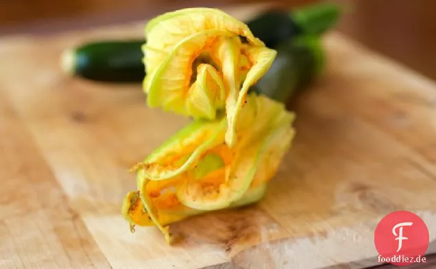 Gefüllte Zucchiniblüten