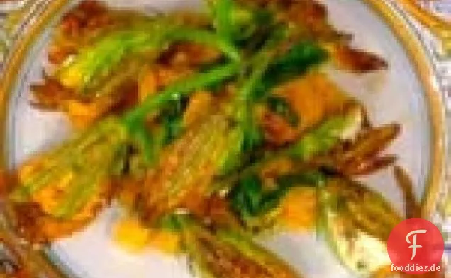 Frittierte Zucchini-Blüten mit Büffel Ricotta: Fiori di Zucca Fritte con Ricotta di Bufala e Pomodori