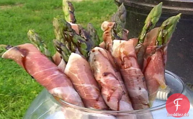 Spargel mit Schinken umwickelt