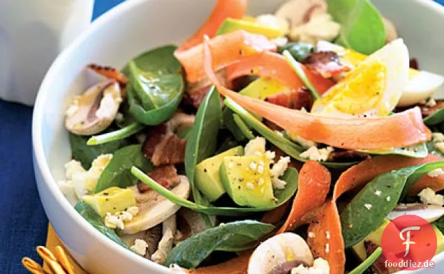 Spinatsalat mit Speck und Eiern