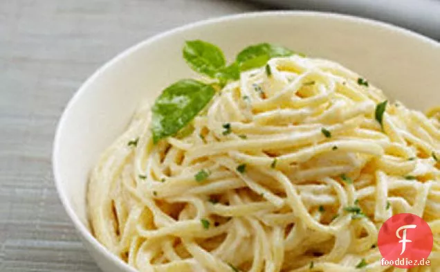 Spaghetti Aglio E Olio (Nudeln Mit Öl Und Knoblauch)
