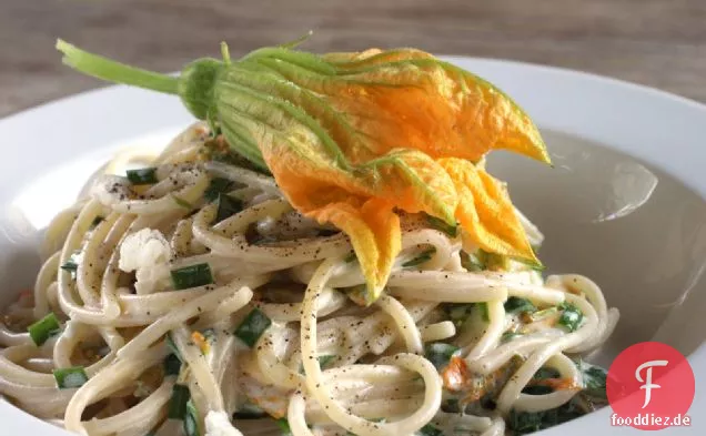 Spaghetti mit Kürbisblüten