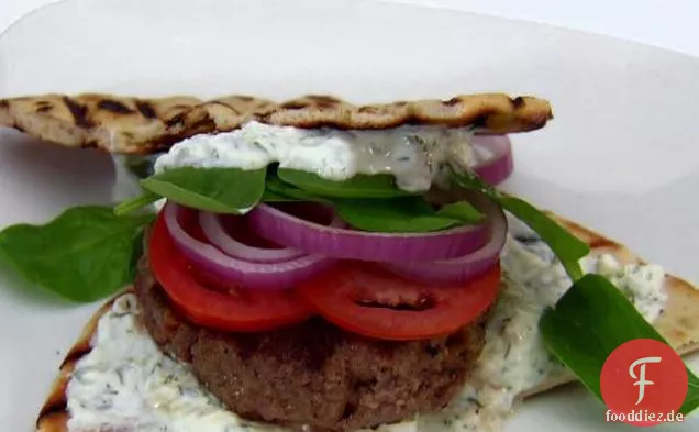 Lammburger mit Feta-Tzatziki-Aufstrich