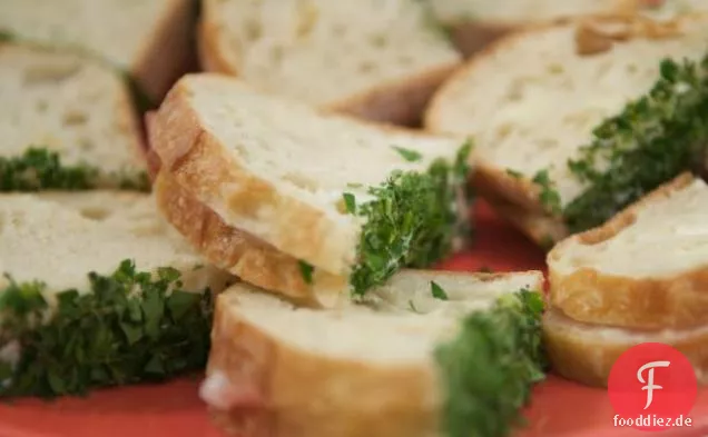 Prosciutto Finger Sandwiches mit würziger Pfirsichmarmelade