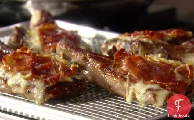 Pan Gebratene Kalbs-Rib-Augen mit Prosciutto und Fontina