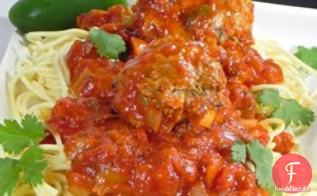 Mexikanische Spaghetti und Fleischbällchen