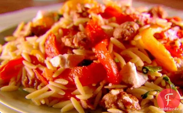 Orzo mit Wurst, Paprika und Tomaten