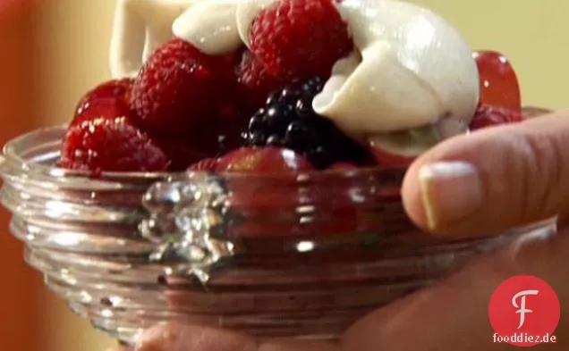 Obst mit Honig-Zimt-Sauce