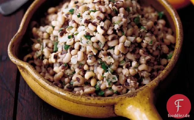 Marinierter Erbsensalat mit schwarzen Augen