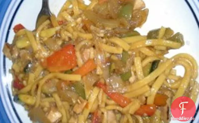 Chicken Chow Mein (westindischer Stil)