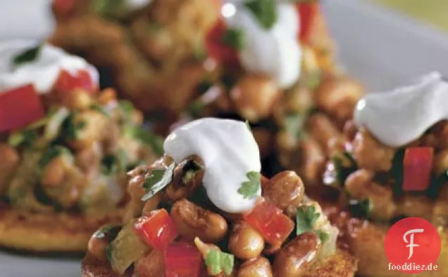 Polenta-Runden Mit Black-eyed Pea-Topping