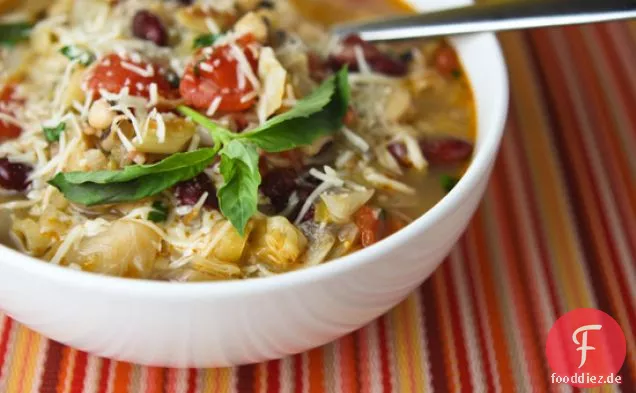 Minestrone mit schwarzäugigen Erbsen und Kidneybohnen