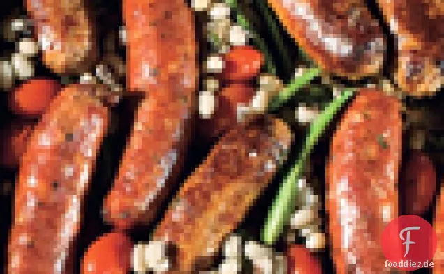Bratwürste mit schwarzäugigen Erbsen, Romano-Bohnen und Tomaten