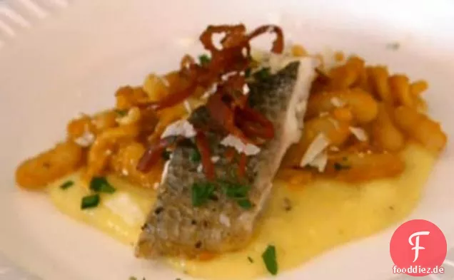 Pan Gebraten Bronzino mit Pilzpfanne Jus