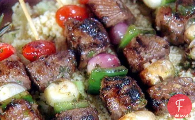 Lamm-Kabob mit Minze-Pesto