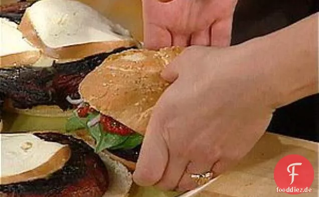 Portobello Burger mit gerösteter Pfefferpaste und geräuchertem Mozzarella