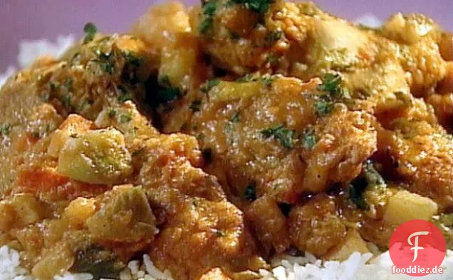 Hühnchen-Gemüse-Eintopf in Erdnussbutter-Tomatensauce: Mafe