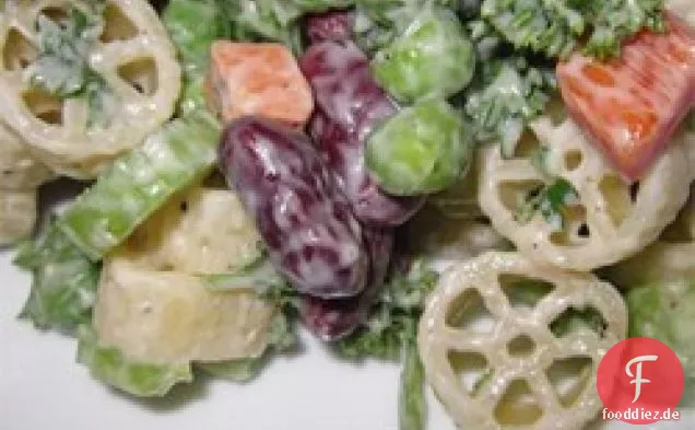 Ellenbogen Makkaroni und Kidneybohnensalat