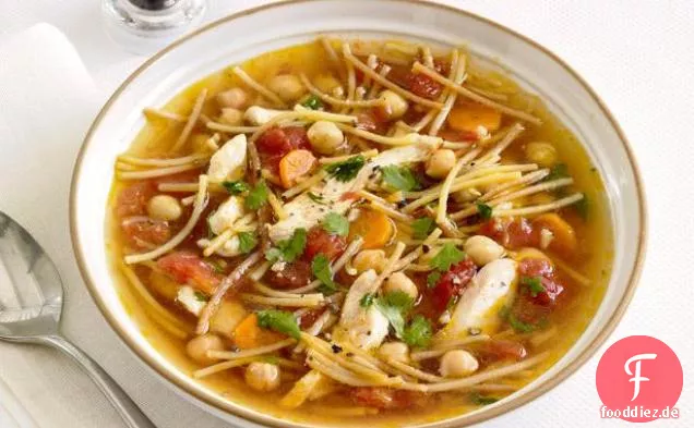 Kichererbsen-Hühnchen-Nudelsuppe