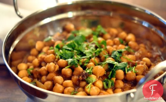 Kichererbsen In Sternanis und Datum Masala