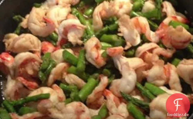 Jumbo-Garnelen und Spargel