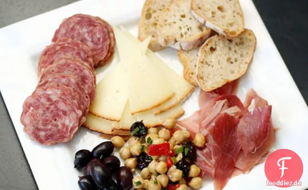 Tapas-Teller mit marinierten Kichererbsen