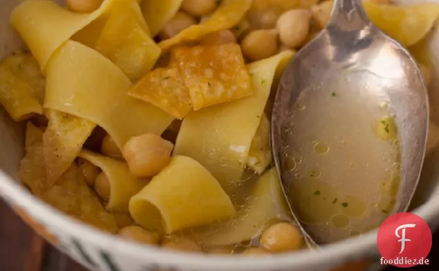 Ultimative Kichererbsen-Nudelsuppe