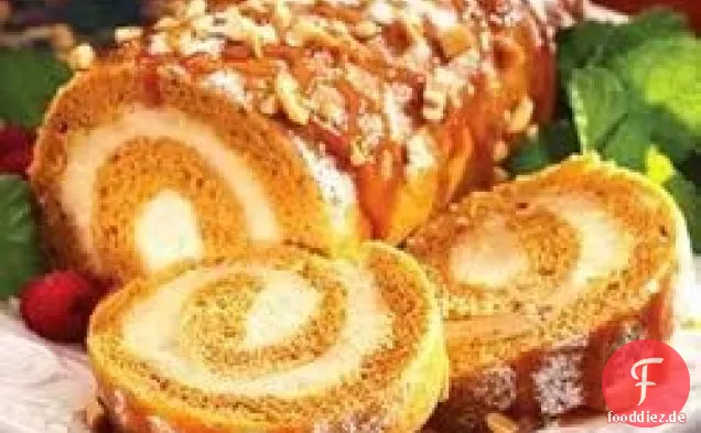 Kürbisrolle mit knuspriger Erdnussbutter-Creme