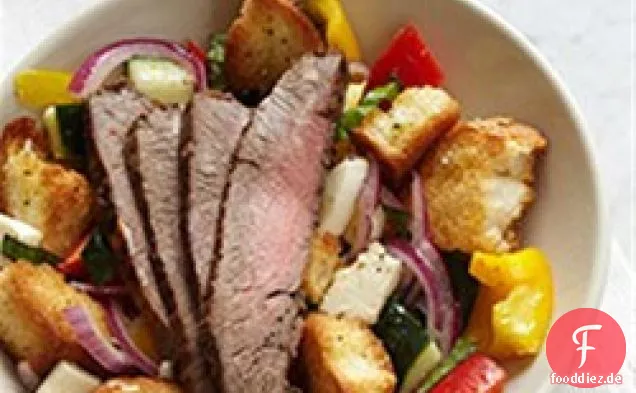 Panzanella Salat mit Bison Flank Steak