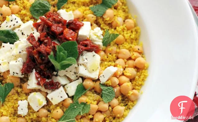 Kichererbsen, Feta-Käse und sonnengetrocknete Tomaten Couscous