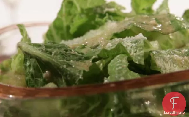 Romana-Salat mit Parmesan-Vinaigrette