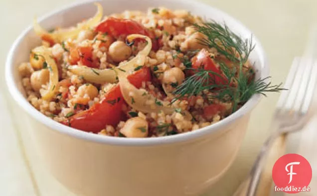 Bulgur-Pilaw Mit Gerösteten Tomaten, Zwiebeln Und Kichererbsen