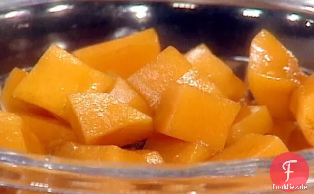 Eingelegter Butternut-Kürbis mit Salbei und Kardamom