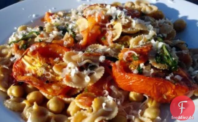 Gebratene Tomatennudeln mit Kichererbsen Rezept