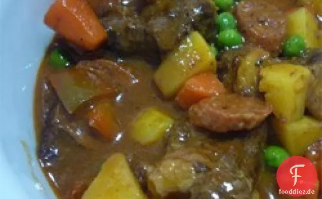 Caldereta (philippinischer Rindfleisch-Chorizo-Eintopf)