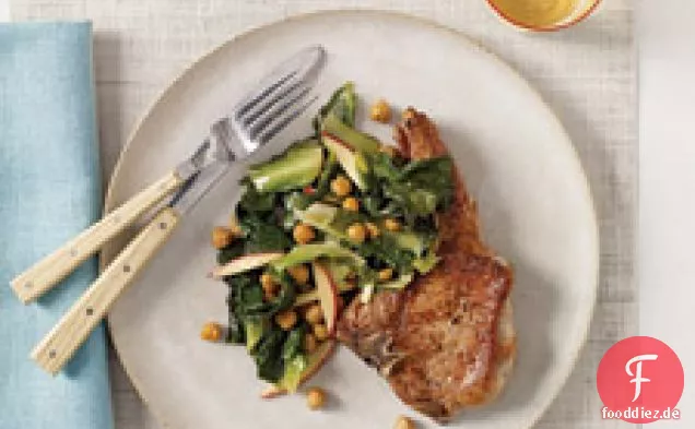 Schweinekoteletts mit sautierten Kichererbsen, Escarole und Apfel