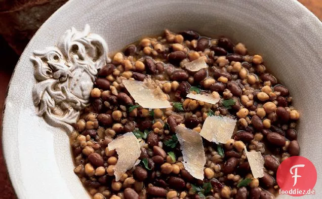 Farro-, Bohnen- und Kichererbsensuppe