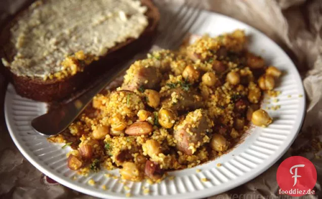 Würzige Wurst Couscous W / Mandeln & Aprikosen